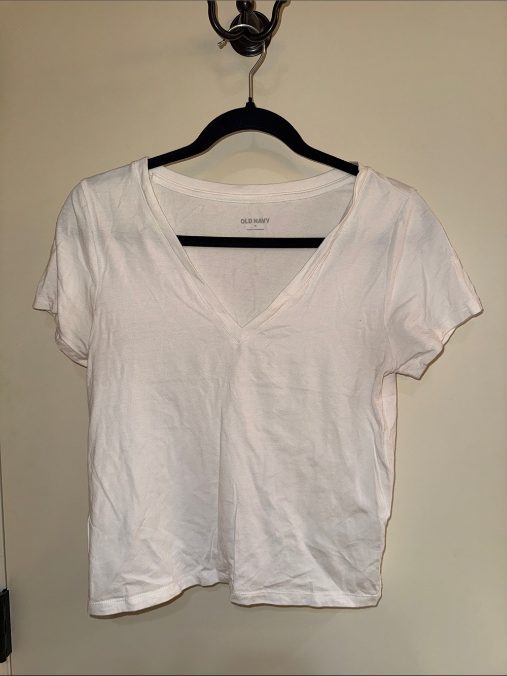 Old Navy White V-Neck Short Sleeve Tee